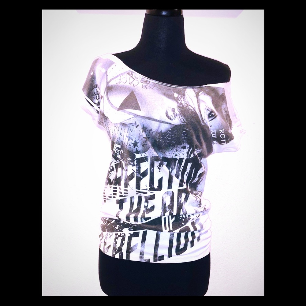 Off-Shoulder Cute Graphic White & Black T-shirt
